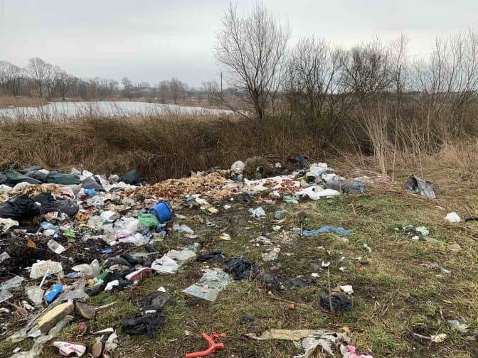 На Львівщині виявили стихійне сміттєзвалище
