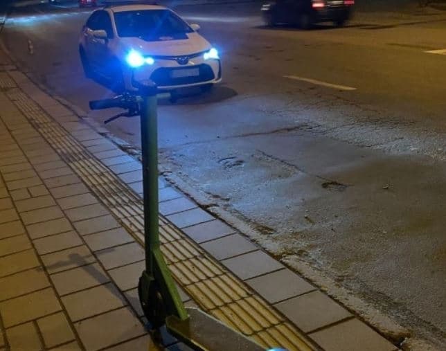 У Львові пасажир електросамоката впав на дорогу й отримав тяжкі травми: він у реанімації