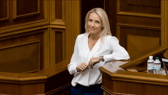 Антикорупційний суд закрив кримінальне провадження нардепки «Слуга народу», бо вона розкаялась