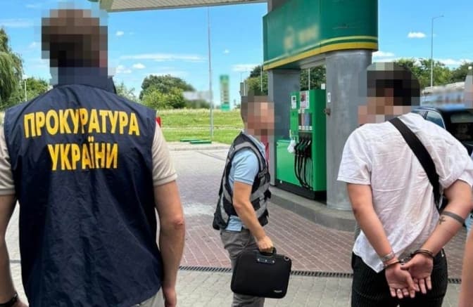 На Львівщині затримали чоловіка, який за 5 500 євро допомагав ухилянтам виїхати за кордон