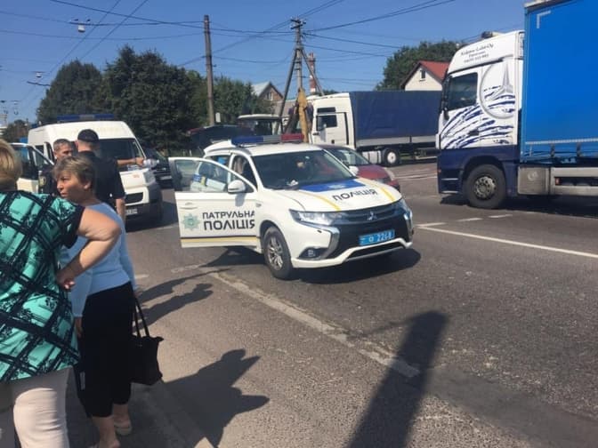 У Львові авто патрульних збило двох жінок на пішохідному переході