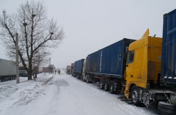 Обмежений проїзд вантажівок на великих дорогах: схема майданчиків для стоянок