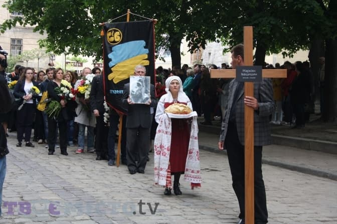 Як у Львові прощалися з Маркіяном Іващишиним. Фото дня