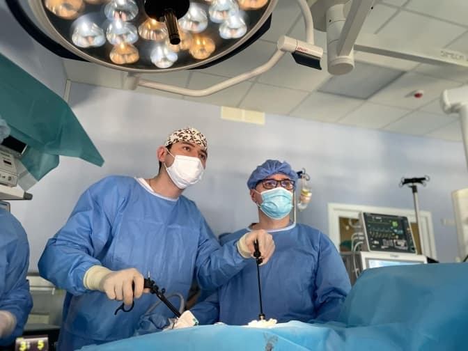 Львівські лікарі пересадили 17-річному хлопцеві нирку від мами