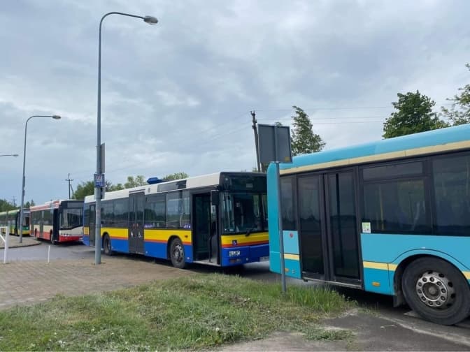 Львів передав українським захисникам ще шість низькопідлогових автобусів