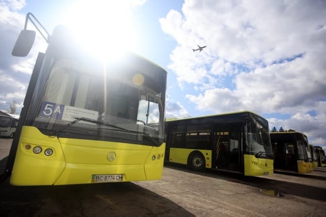 У Львові ремонтують автобуси ЛАЗ, які купили ще десять років тому