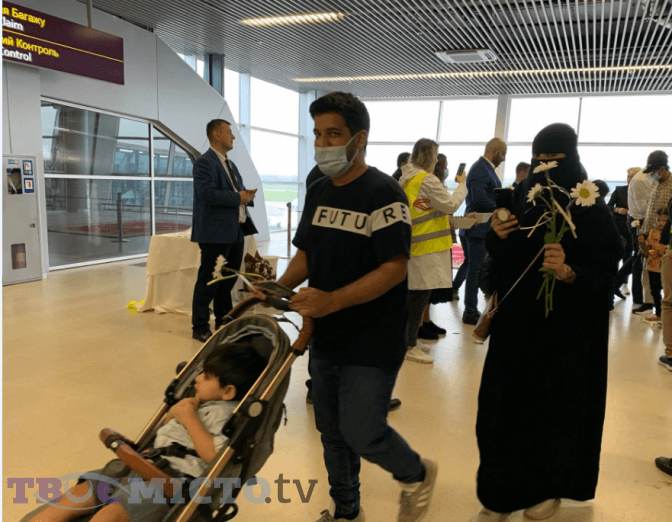 До Львова прибув перший регулярний рейс з Саудівської Аравії. Фото. Відео