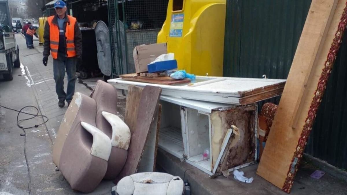 Львів’ян закликали не залишати старі меблі біля смітників: куди їх можна здати