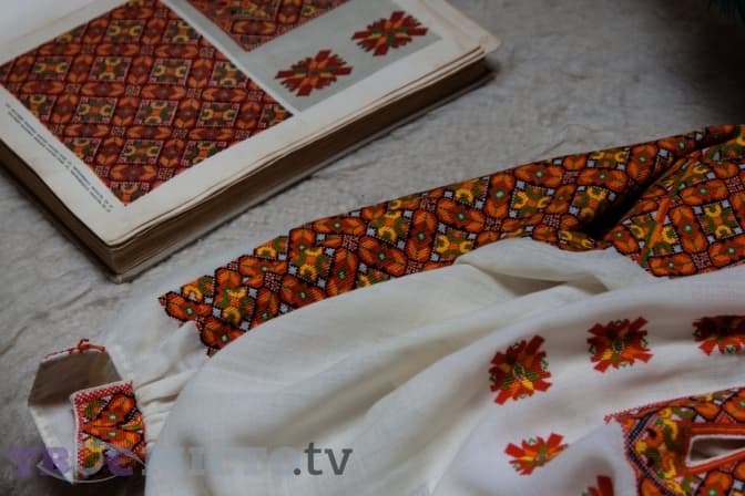 Колекціонерка строїв розповіла, які вишиванки носять львів'яни