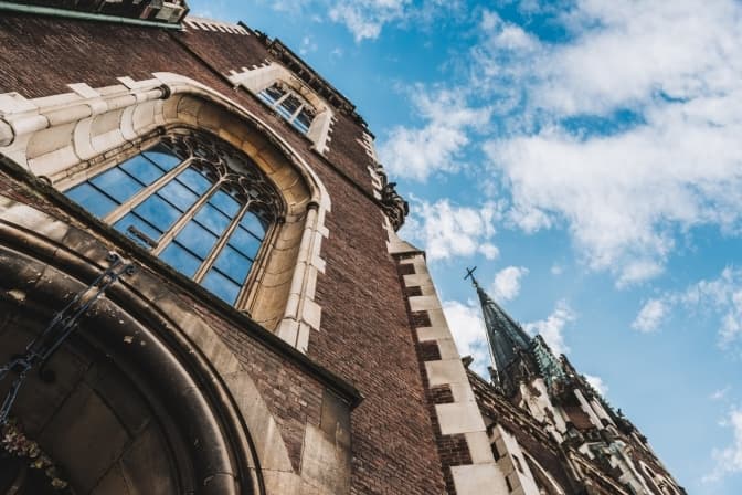 Туристи з Саудівської Аравії у Львові та спроба рейдерського захоплення Митрополичих садів. Головне