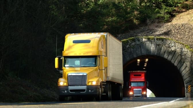 На Львівщині обмежили рух вантажівок. Перелік стоянок для відстою