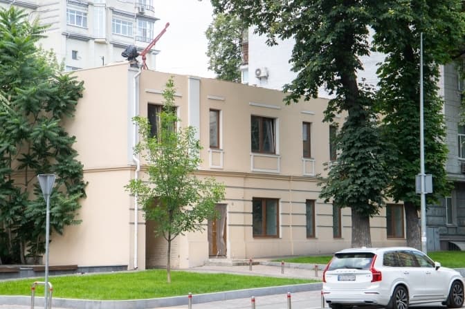 Будівельні роботи на вулиці Івана Франка в Києві, зупинені