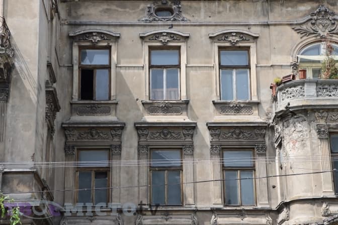 Рік із вибитими вікнами. Яка доля розкішного палацу на Тершаковців у Львові