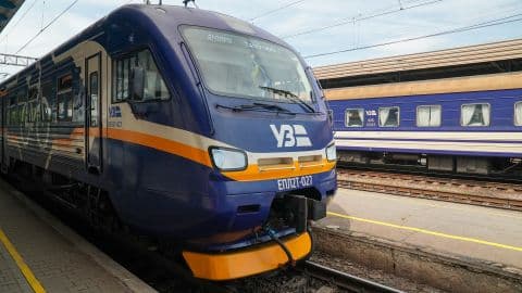 Через небезпеку ворожих атак «Укрзалізниця» обмежує курсування деяких сполучень