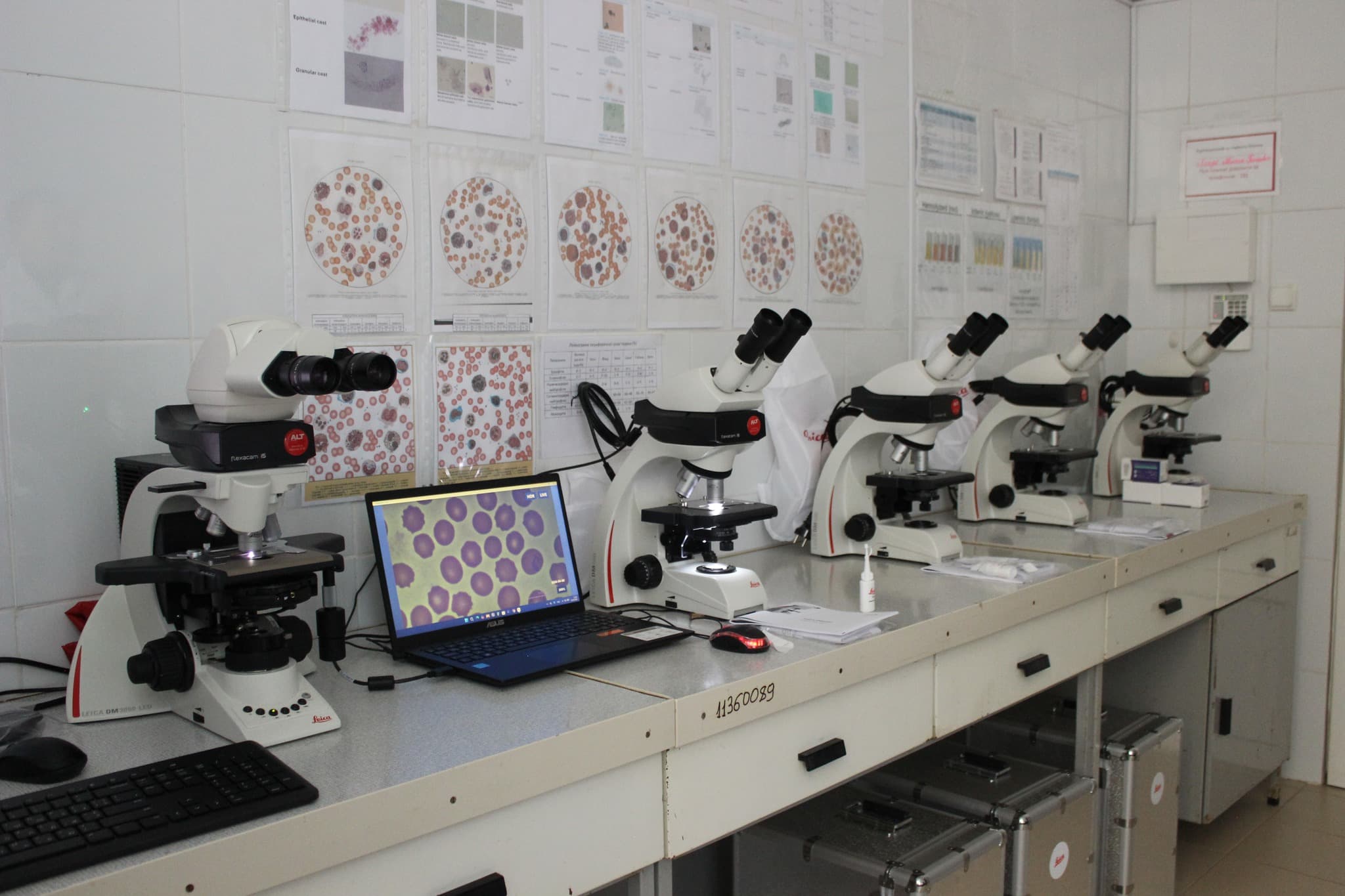 Обладнання передали на кафедру внутрішніх хвороб тварин та клінічної діагностики / Фото МОН