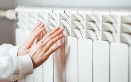 У Києві подають тепло до будинків на мінімальних параметрах