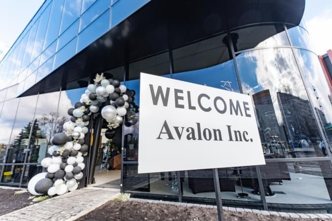 Як працює новий консультаційний центр Avalon Inc. у Львові. Фоторепортаж
