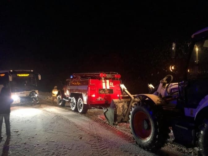 На Львівщині пасажирський автобус, який прямував із Вільнюса, з'їхав у кювет