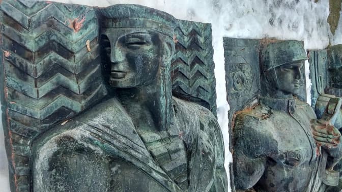 В Музеї Терору хочуть знайти авторів горельєфів зі стели Монументу Слави