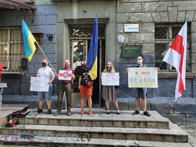 «Білорусь – не в’язниця!» У Львові вийшли на акцію солідарності з білоруськими протестувальниками