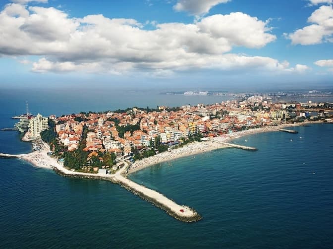 Болгарія відкриває кордони для туристів. Які умови