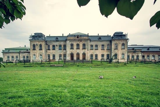 Куди поїхати на вихідні зі Львова. До родинного гнізда Потоцьких