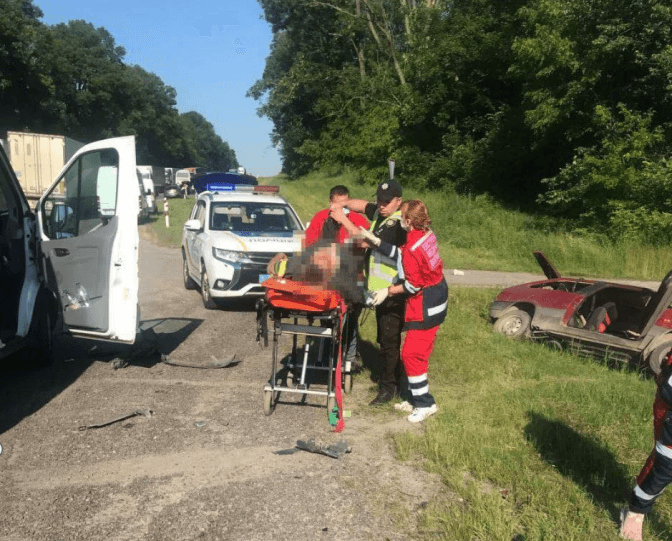 На трасі Київ – Чоп біля Буська перекинулася цистерна. Через ДТП заблокований рух