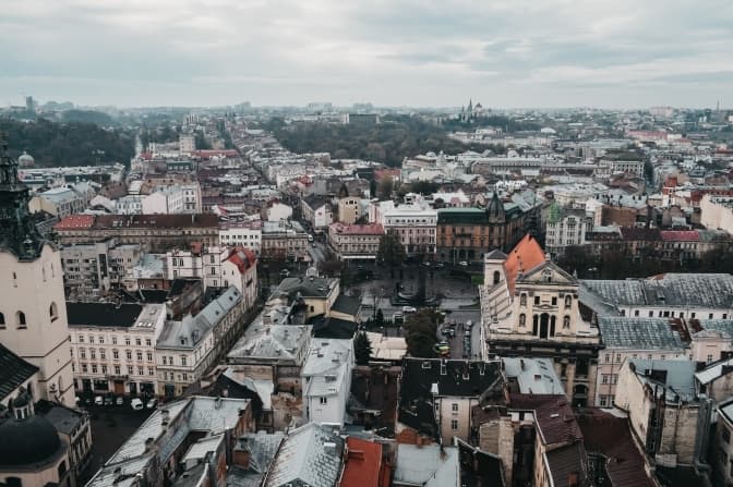 «Це загальноєвропейська справа». Іноземці, які лишаються у Львові, попри можливе вторгнення Росії