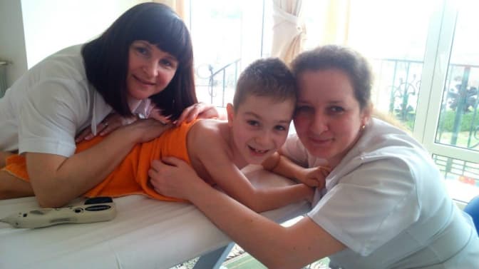 Львів'ян просять допомогти 10-річному хлопчику, який вчиться ходити