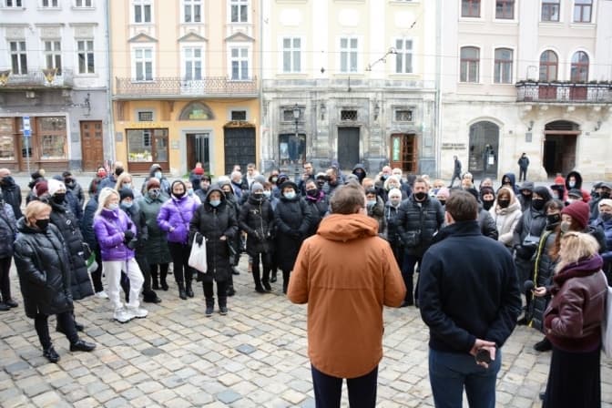 Підприємці та наймані працівники пікетували Львівську міськраду через локдаун