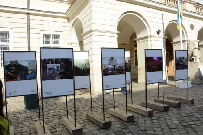 У центрі Львова відкрили виставку пам’яті героїв Небесної Сотні. Фото