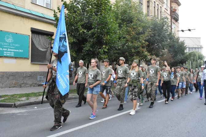 Львовом пройшла урочиста хода учасників військово-патріотичного вишколу. Фото