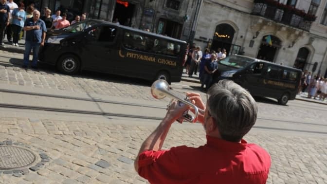 Завтра у Львові попрощаються з захисником та захисницею України