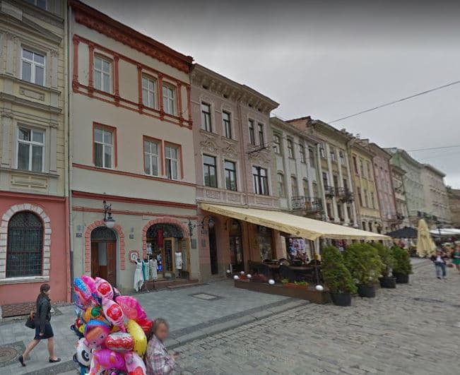 Із приміщень на площі Ринок виселили орендарку, що заборгувала місту понад мільйон гривень