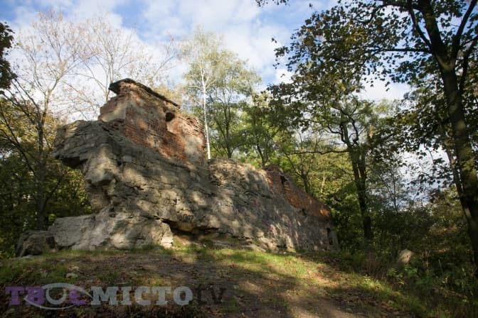 У Львові падає остання стіна Левового замку. Як її рятують
