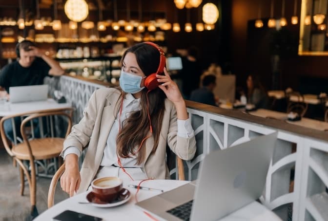 Тиждень з Covid-19: вакцинація б’є рекорди, але смертність також зростає