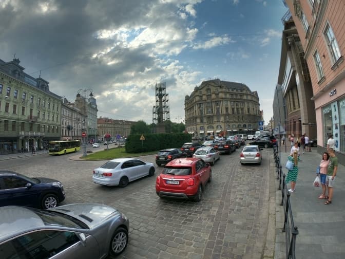 Змінювати рух авто біля пам'ятника Міцкевичу можна за однієї умови