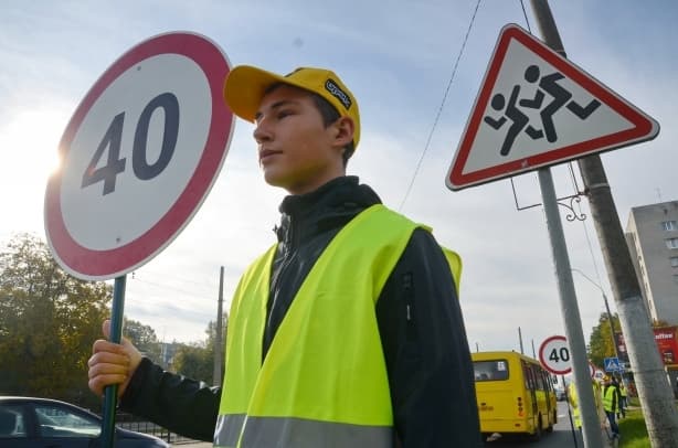 У Львові на вулиці Пасічній встановили нові дорожні знаки