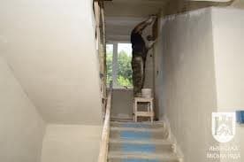 На вулиці Освицького у Львові руйнується будинок