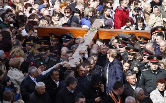 Фото дня: у Львові відбулася традиційна Хресна дорога