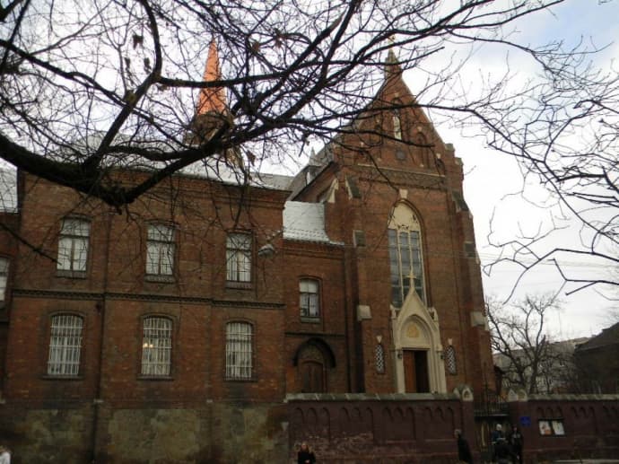 У львівських храмах до Великодня відбуватимуться ранкові літургії