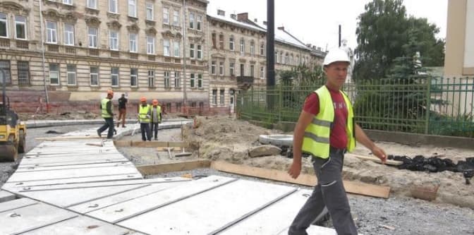 На перехресті вулиць Личаківська-Мечникова завершують ремонт. Коли відновлять рух