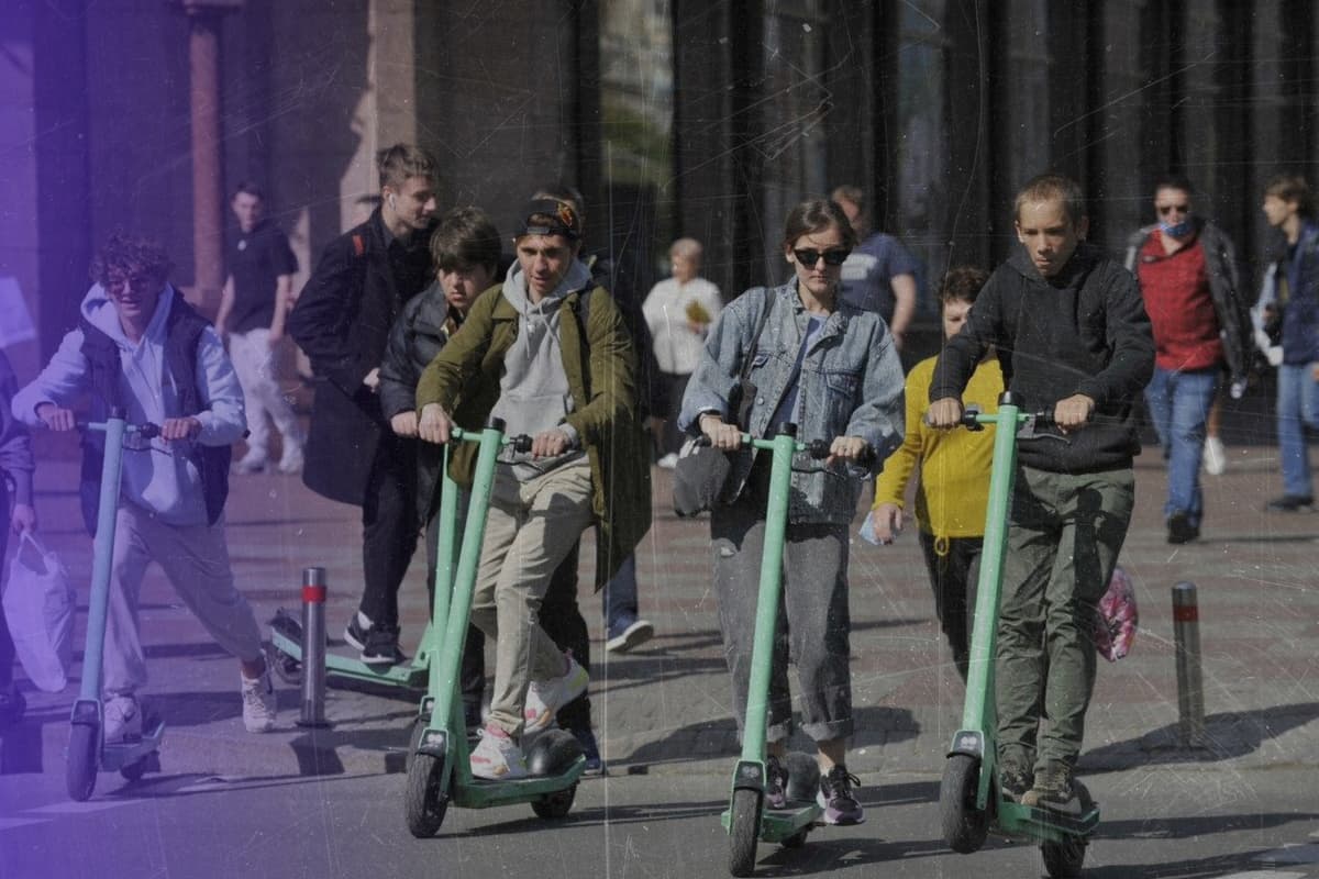 «Ай-яй-яй, дивіться, що ті самокати творять!» Як у Львові дати раду з електросамокатами