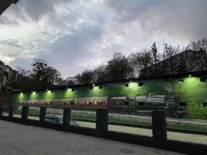 Львівські студенти-дизайнери створили найдовший повноколірний мурал