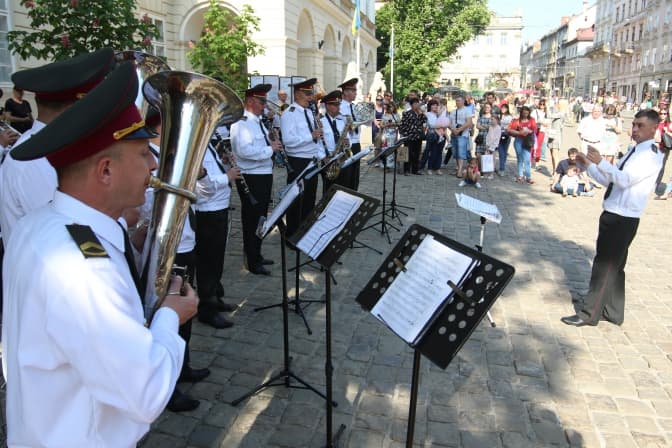 Вулицями Львова пройшли оркестри. Фото