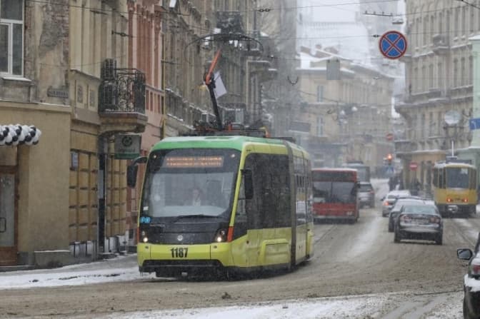 На вулиці Франка стався витік води. Ділянку перекрили, а у центрі не буде водопостачання