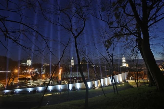 У Львові сьогодні у небо запустять світлові промені