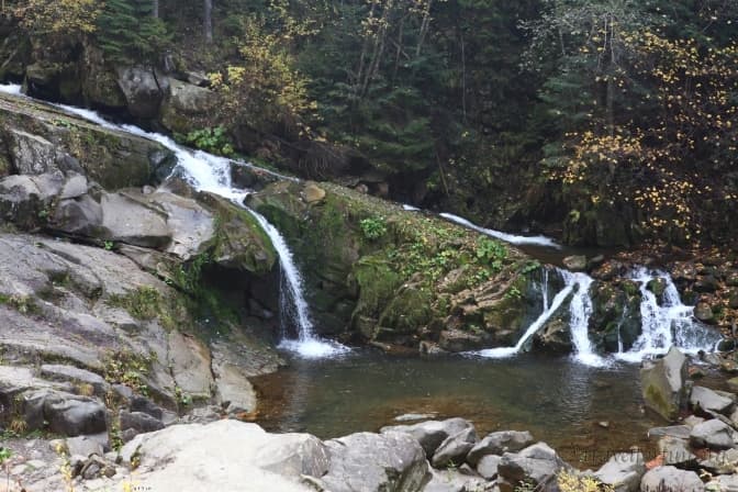 За самовільне будівництво біля водоспаду «Кам’янка» судитимуть двох мешканців Львівщини