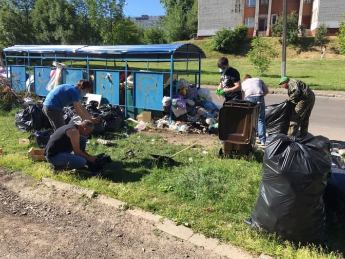 Взяли і зробили. Як львів'яни організувалися, щоби прибрати сміття біля домівок
