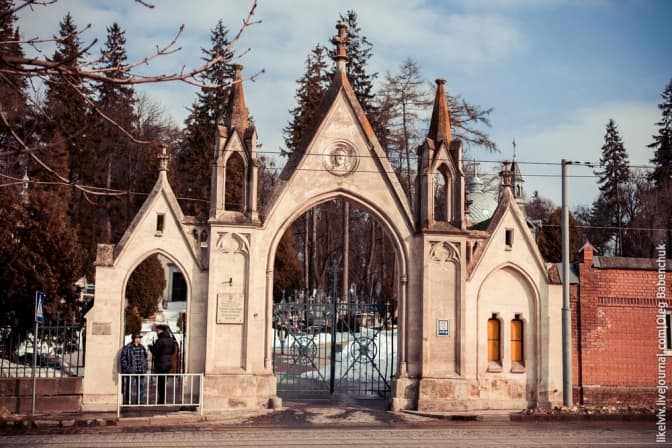 На Личаківському кладовищі встановили додаткові камери спостереження